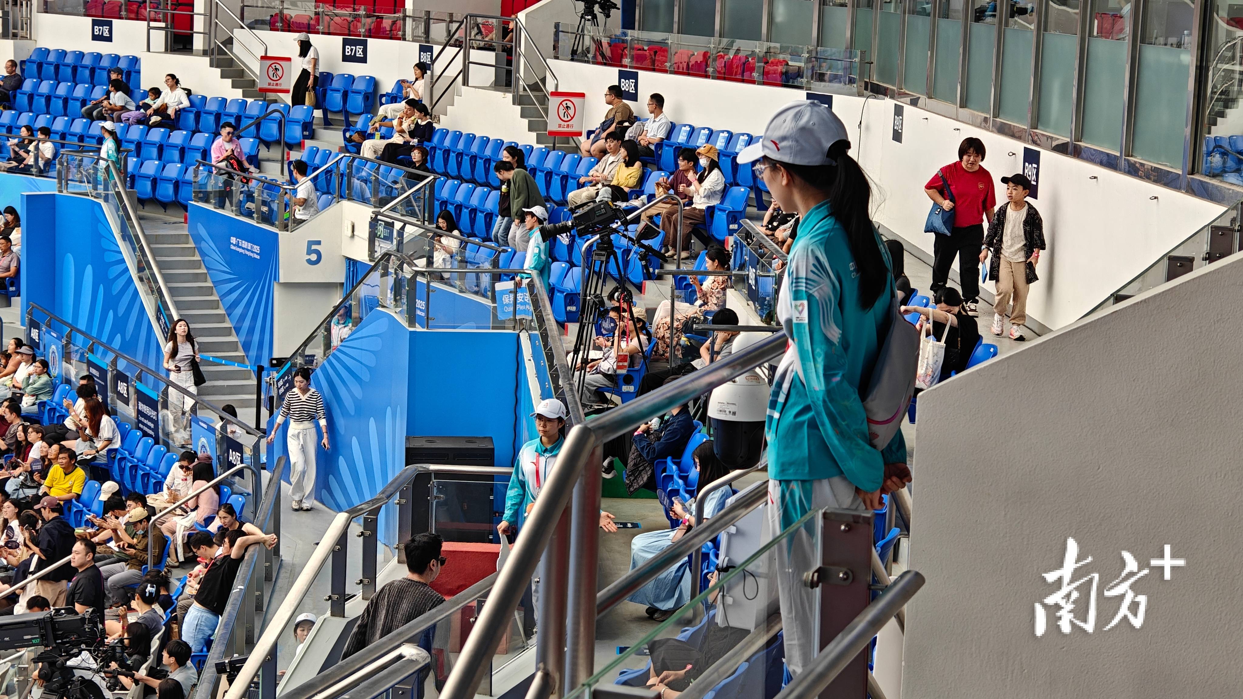 银河体育 -包含转折点!广州队绝杀压哨,意大利杯今夜攻防权衡,赛场秩序良好,身体对抗强度拉满的词条