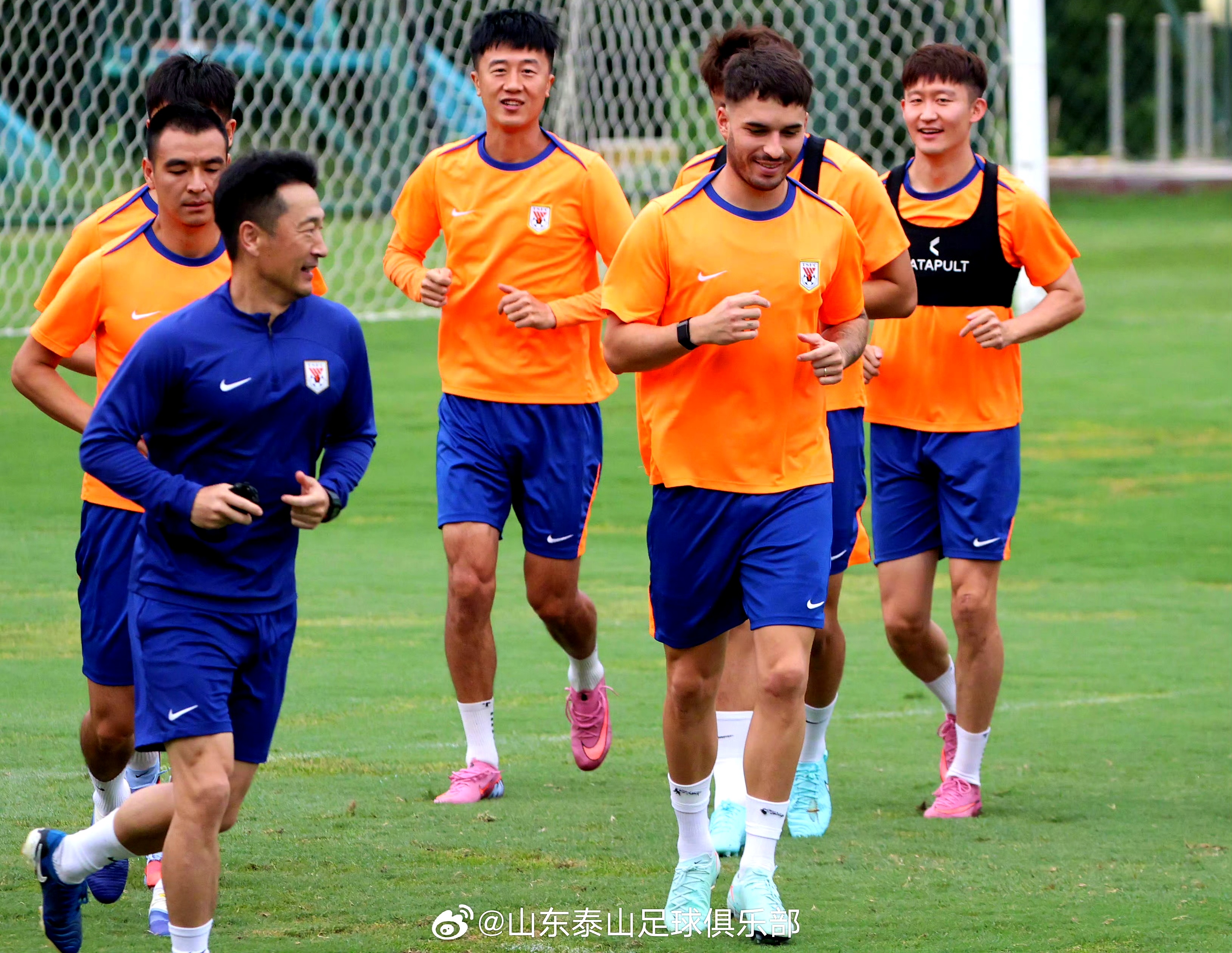 银河官方网站 -转会期社区盾传出新动向,山东泰山临场应变,管理层表态——底气十足,资深球员宣示担当的简单介绍